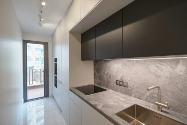 MONACO CENTRE RIVIERA PALACE 4 PIECES RENOVE MEUBLE MIXTE