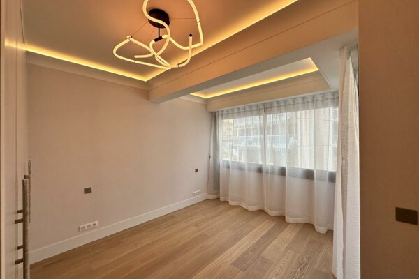 MONACO CENTRE RIVIERA PALACE 4 PIECES RENOVE MEUBLE MIXTE