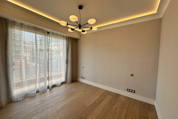 MONACO CENTRE RIVIERA PALACE 4 PIECES RENOVE MEUBLE MIXTE